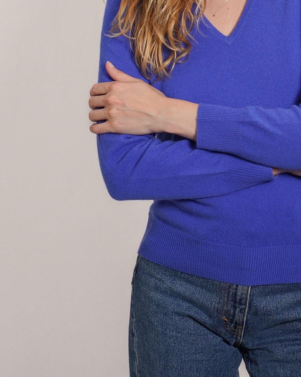 Women's Cashmere V - Neck Jumper - LonaScott