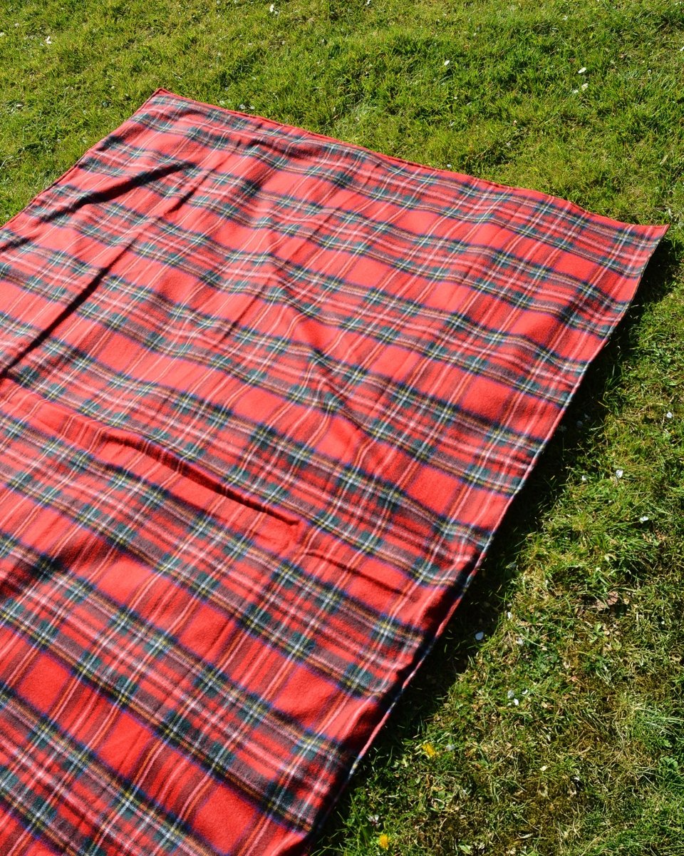 Lambswool Picnic Blanket - LonaScott