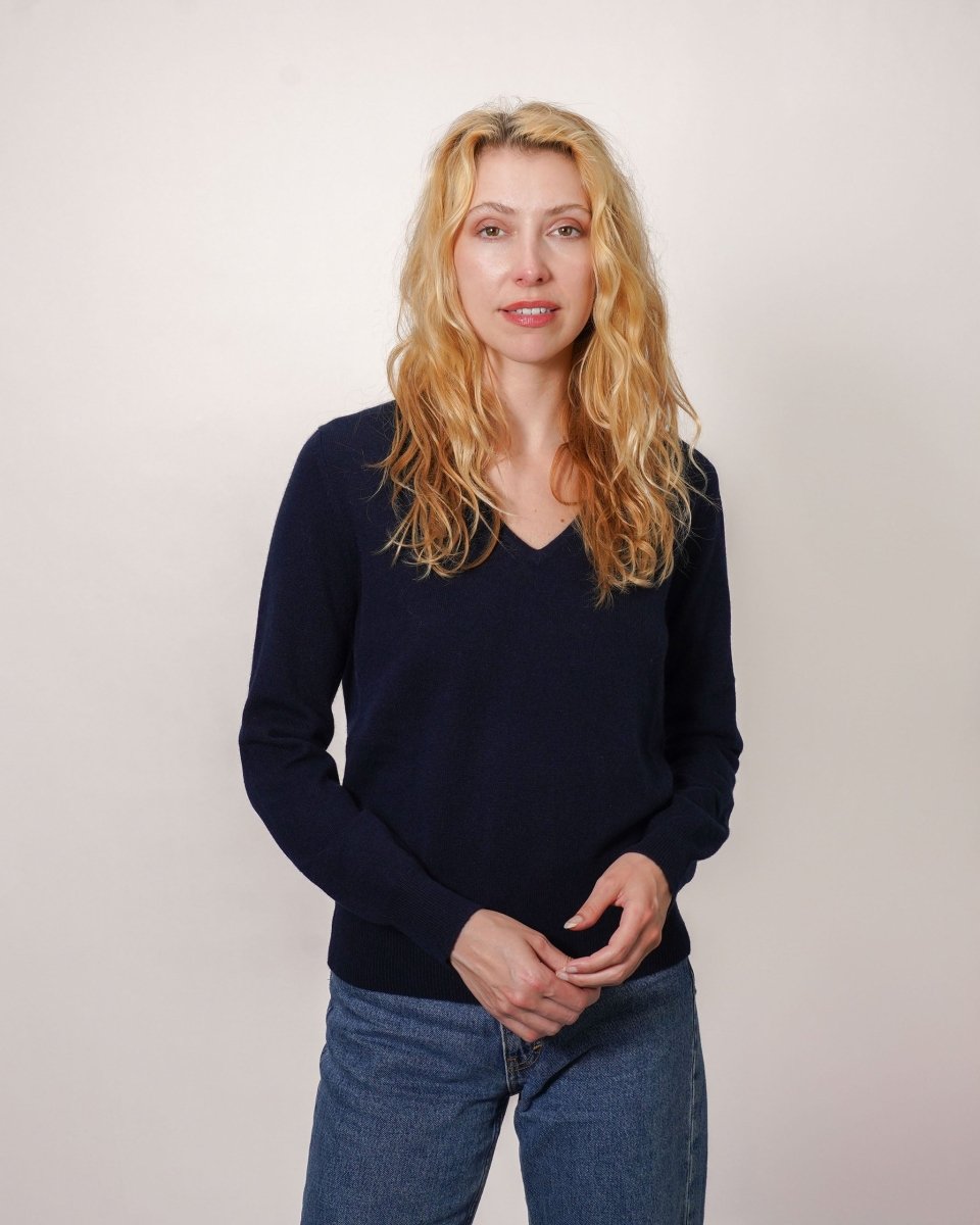 Women's Cashmere V - Neck Jumper - LonaScott