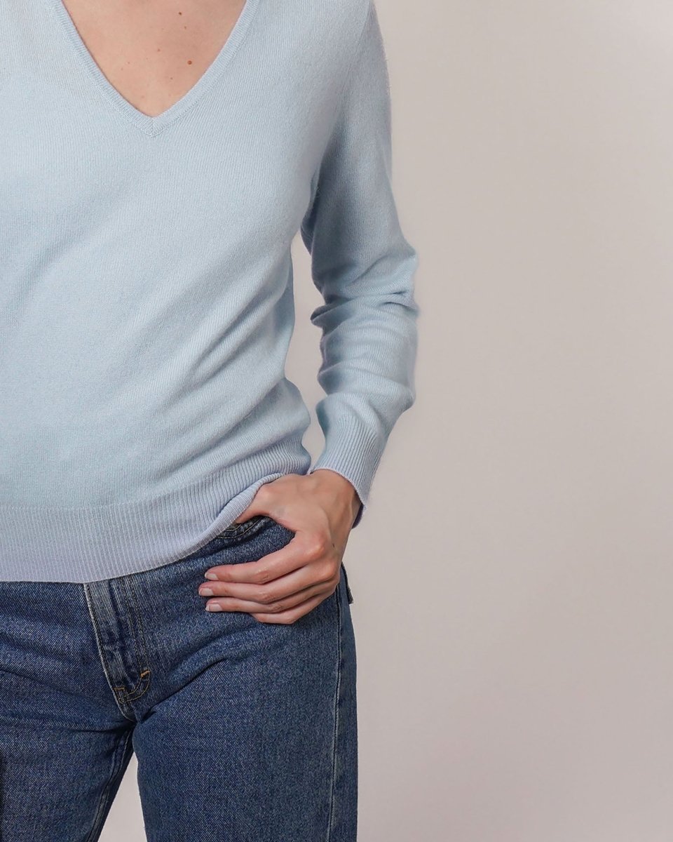 Women's Cashmere V - Neck Jumper - LonaScott