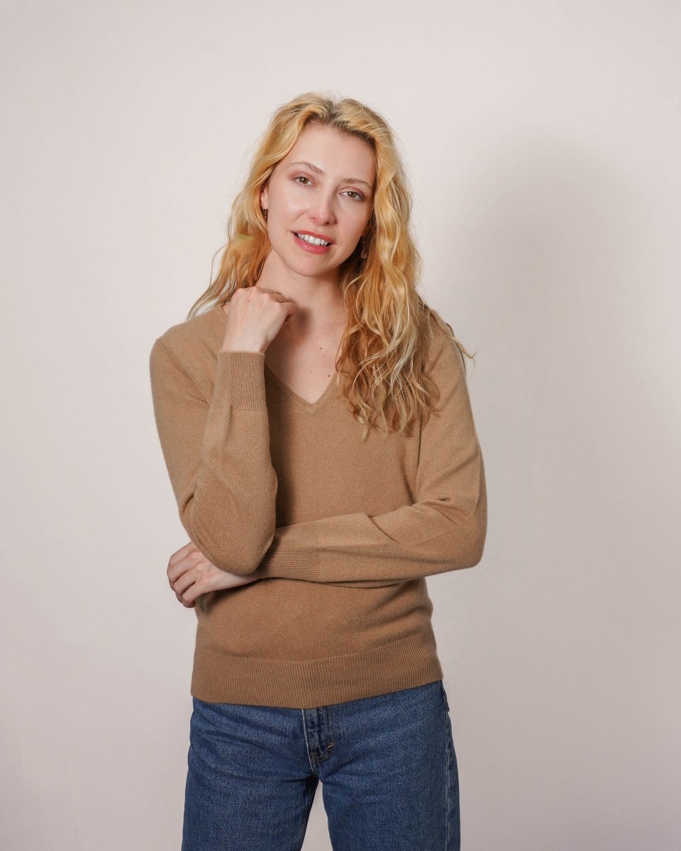 Women's Cashmere V - Neck Jumper - LonaScott